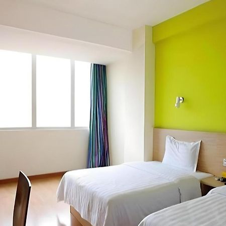 7 Days Inn Luzhou Commercial Pedestrian Street Center Экстерьер фото