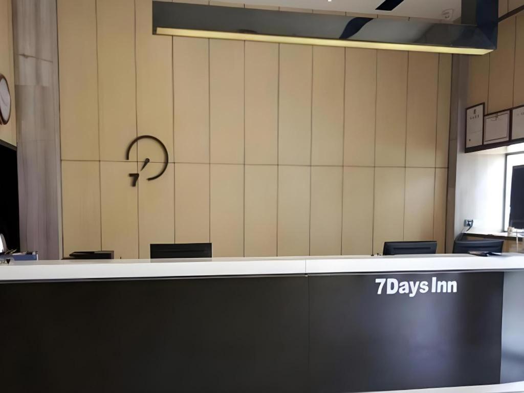 7 Days Inn Luzhou Commercial Pedestrian Street Center Экстерьер фото