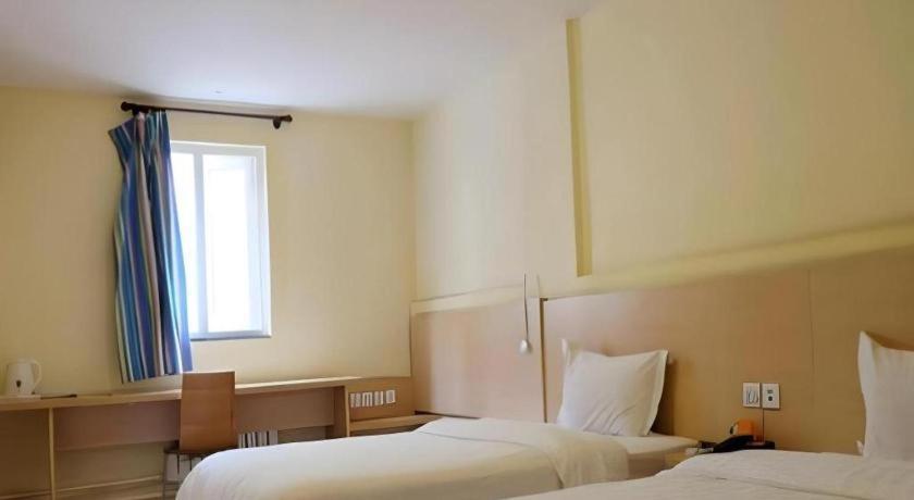 7 Days Inn Luzhou Commercial Pedestrian Street Center Экстерьер фото
