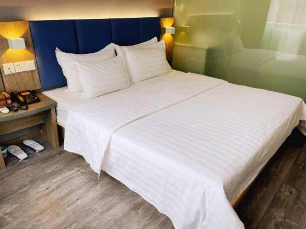 7 Days Inn Luzhou Commercial Pedestrian Street Center Экстерьер фото