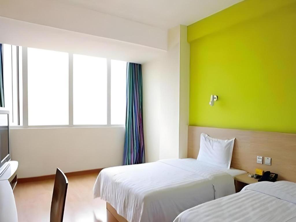 7 Days Inn Luzhou Commercial Pedestrian Street Center Экстерьер фото