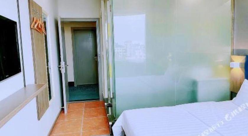 7 Days Inn Luzhou Commercial Pedestrian Street Center Экстерьер фото