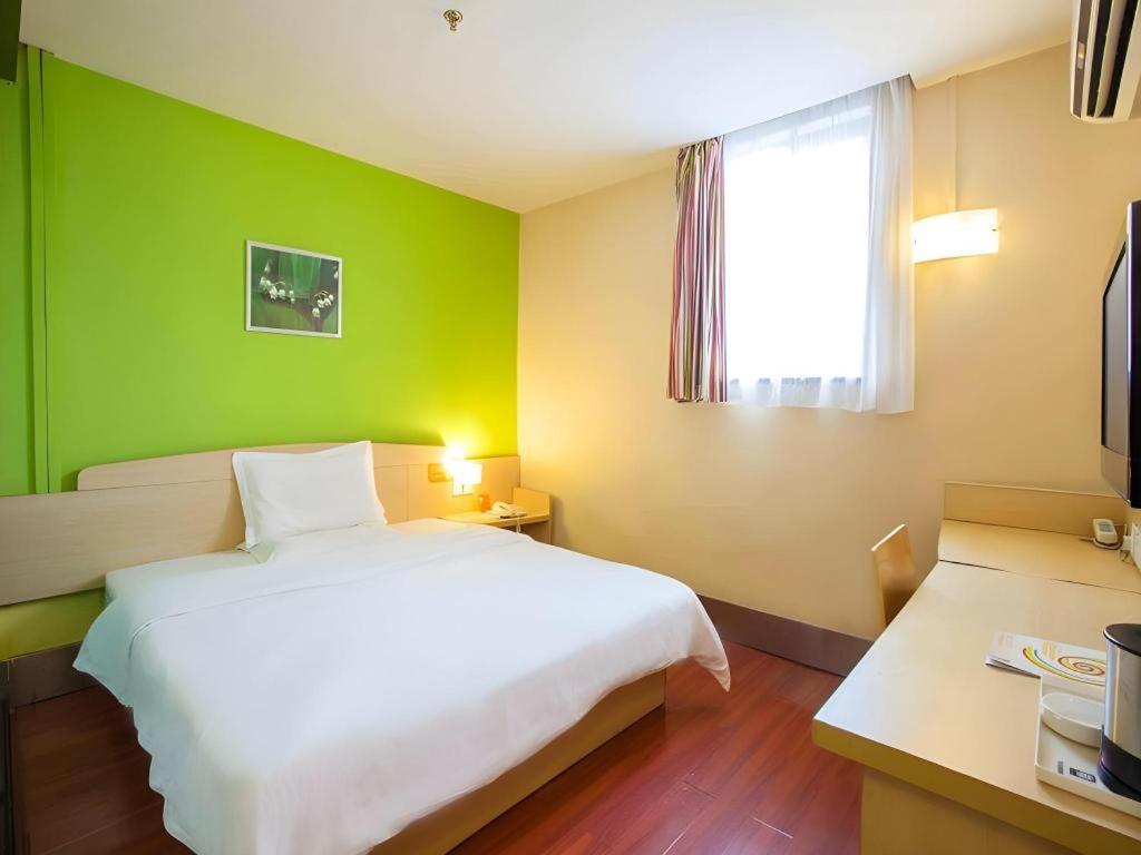 7 Days Inn Luzhou Commercial Pedestrian Street Center Экстерьер фото